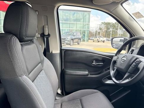 Used 2025 Nissan Frontier SV w/ Tow Package image 15