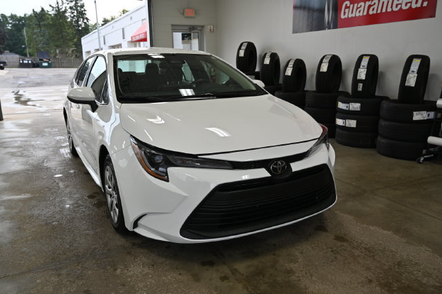 Used 2026 Toyota Corolla LE FWD image 3
