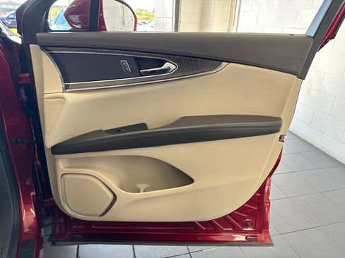 Used 2019 Lincoln Nautilus Select AWD/4WD image 54