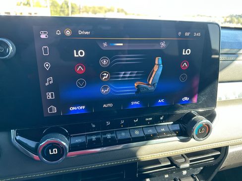 Used 2024 Chevrolet Colorado ZR2 w/ Technology Package image 19