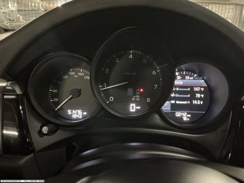 Used 2022 Porsche Macan AWD/4WD image 11