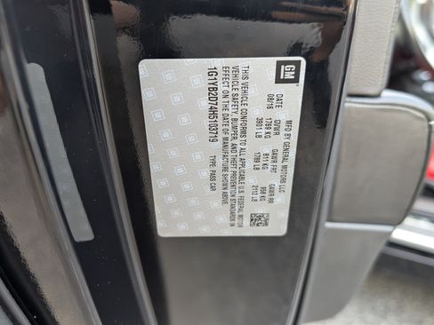 Used 2017 Chevrolet Corvette Stingray Coupe w/ Carbon Flash Badge Package image 33