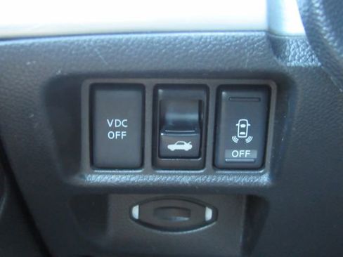 Used 2010 INFINITI G37 Convertible w/ Premium Pkg image 25