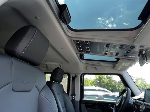 Used 2025 INEOS Grenadier Fieldmaster Edition image 29