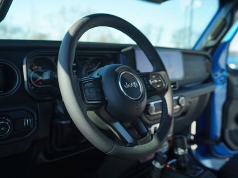 Used 2025 Jeep Wrangler Rubicon image 19