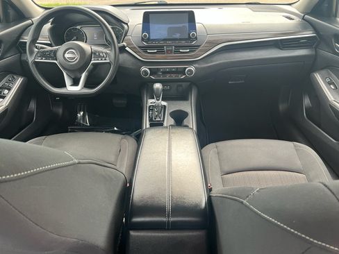 Used 2025 Nissan Altima 2.5 SV FWD image 13