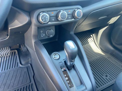 New 2025 Nissan Kicks Play S image 18