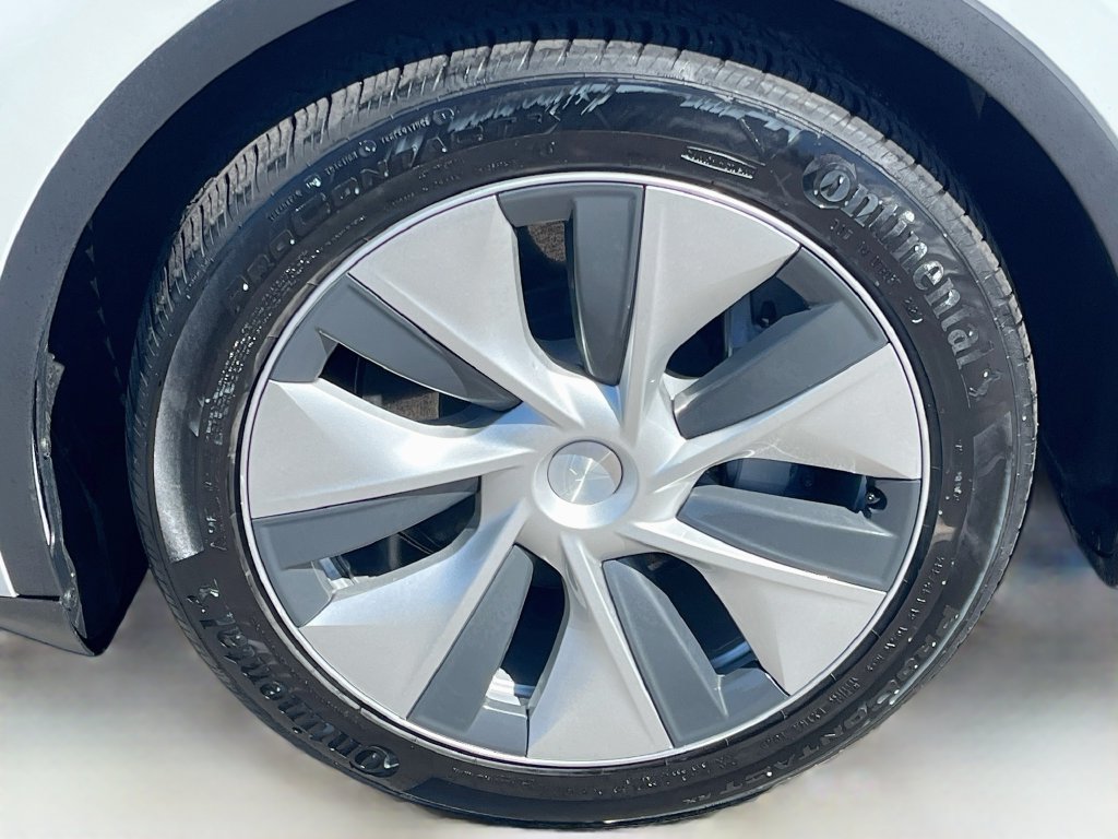 Used 2025 Tesla Model Y Long Range AWD/4WD image 30