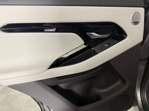 Used 2025 Land Rover Range Rover Evoque S image 24