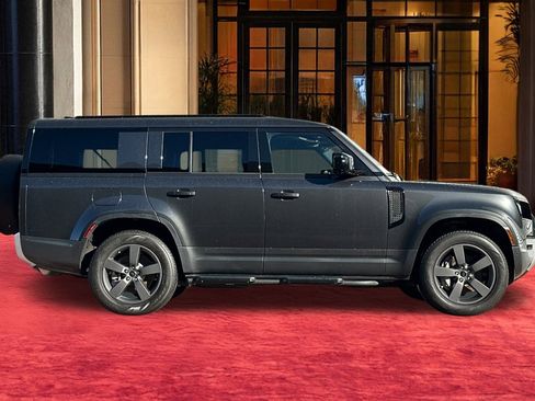 Used 2025 Land Rover Defender 130 S image 9