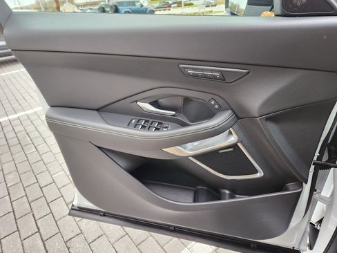 Certified 2024 Jaguar E-PACE R-Dynamic SE image 25