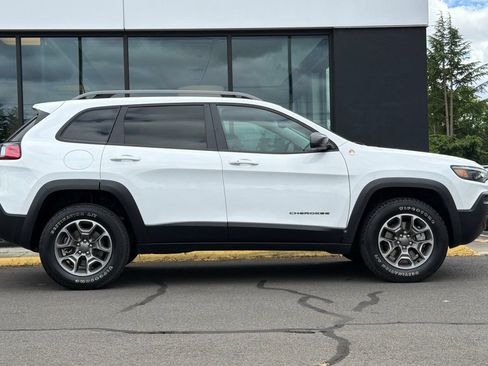 Used 2020 Jeep Cherokee Trailhawk AWD/4WD image 3