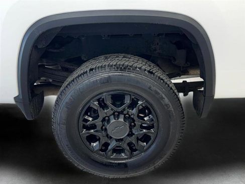 Used 2020 Chevrolet Silverado 3500 LT AWD/4WD image 36