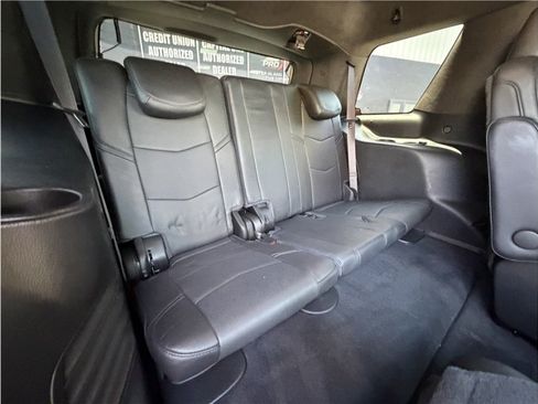 Used 2017 Cadillac Escalade Platinum RWD image 33