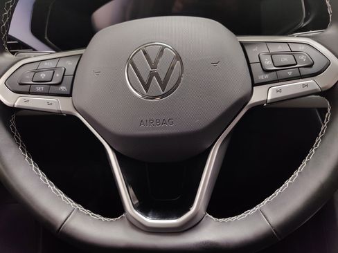 Used 2024 Volkswagen Taos SE AWD/4WD image 27