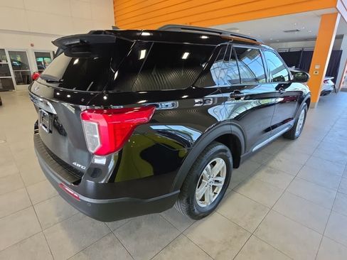 Used 2023 Ford Explorer XLT AWD/4WD image 7
