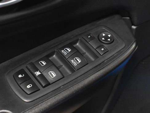 Used 2020 Jeep Cherokee Trailhawk w/ Cold Weather Group AWD/4WD image 12