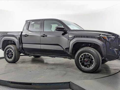 Used 2025 Toyota Tacoma TRD Off-Road AWD/4WD image 11