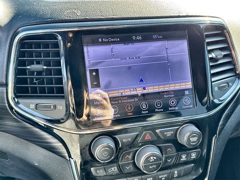 Used 2019 Jeep Grand Cherokee Altitude image 21