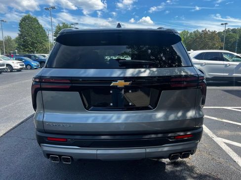 New 2026 Chevrolet Traverse LT w/ Sun and Wheel Package FWD image 18