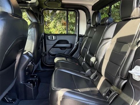 Used 2022 Jeep Gladiator Overland w/ Popular Equipment Package image 10