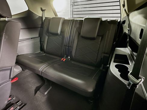 Used 2025 Volkswagen Atlas SE image 29