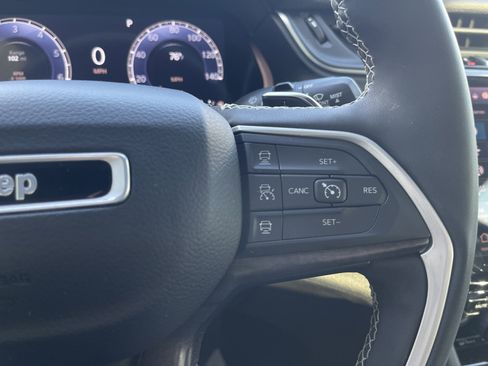 Used 2023 Jeep Grand Cherokee L Limited w/ Black Appearance Package image 20