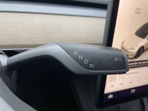 Used 2022 Tesla Model Y Long Range image 20