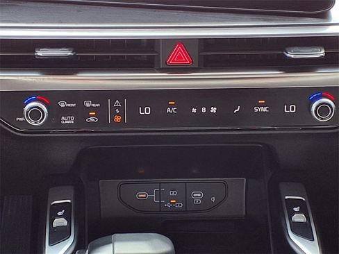 Certified 2025 Kia Sorento S image 15