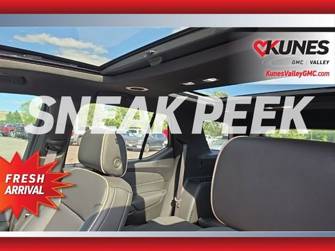Used 2023 Chevrolet Traverse Premier w/ Redline Edition AWD/4WD image 6