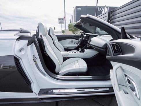 Used 2021 Audi R8 V10 performance image 31