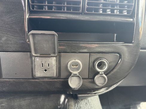 Used 2017 Chevrolet Express 2500 Extended image 32