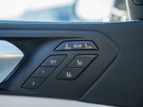 Used 2022 BMW X7 xDrive40i w/ Premium Package image 43