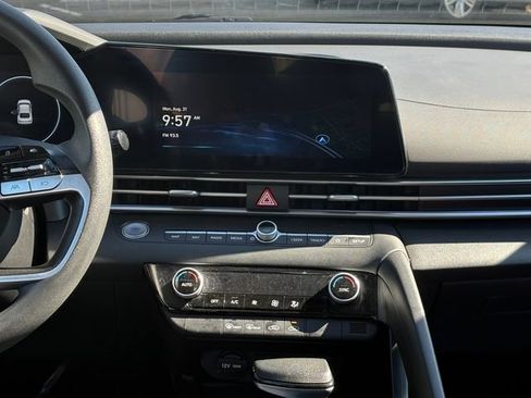 Used 2024 Hyundai Elantra SEL FWD image 18