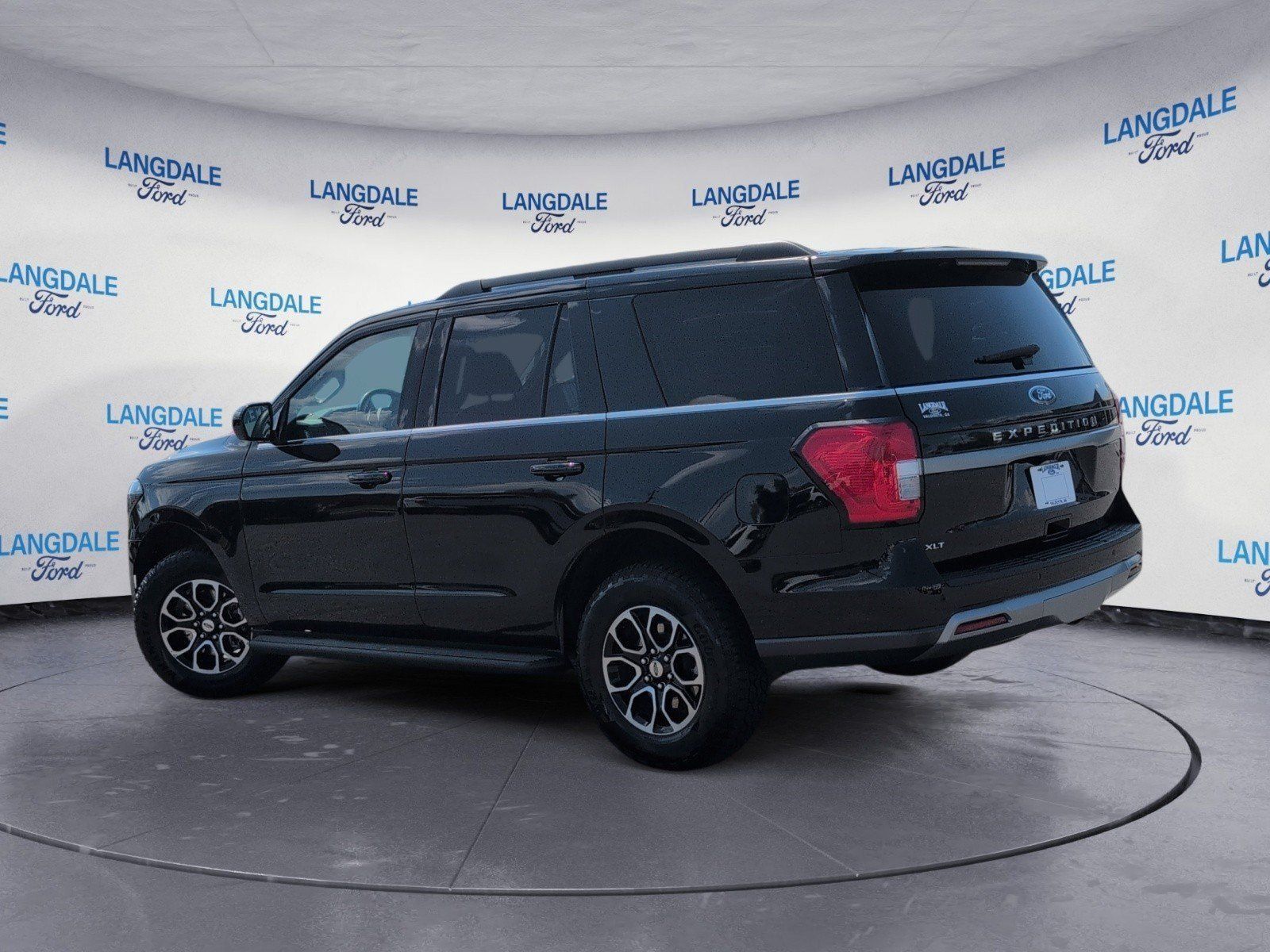 Used 2024 Ford Expedition XLT RWD image 9