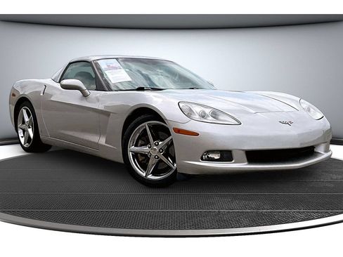 Used 2007 Chevrolet Corvette Coupe RWD image 2