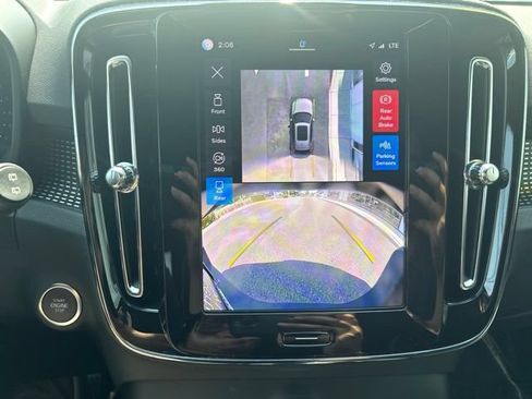Certified 2025 Volvo XC40 B5 Plus AWD/4WD image 25