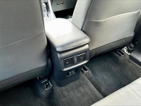 Used 2020 Toyota RAV4 XLE AWD/4WD image 13