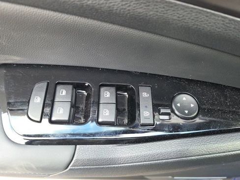 Used 2025 Kia Sportage EX image 24