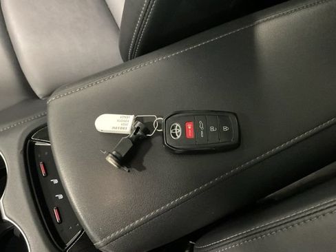 Used 2024 Toyota Venza Nightshade AWD/4WD image 31