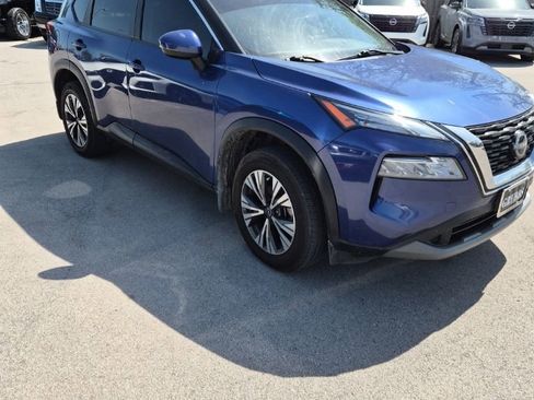 Used 2022 Nissan Rogue SV image 3