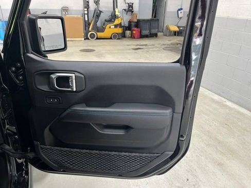 Used 2022 Jeep Wrangler Unlimited Rubicon 4xe AWD/4WD image 37