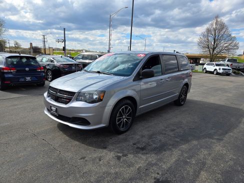 Used 2014 Dodge Grand Caravan SE w/ Quick Order Package 29E SE FWD image 3