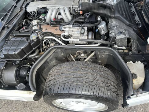 Used 1991 Chevrolet Corvette Convertible RWD image 23
