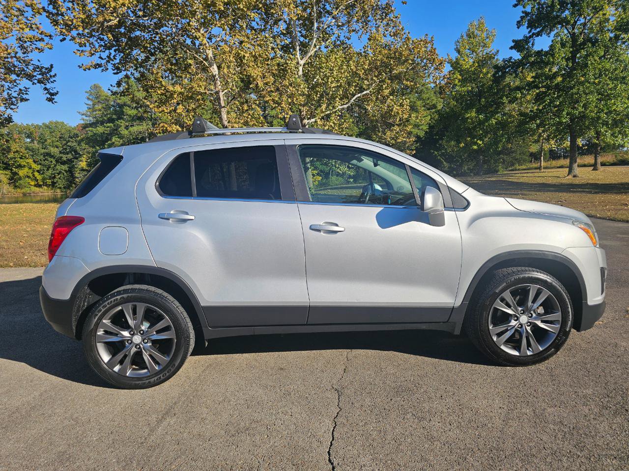 Used 2016 Chevrolet Trax LT w/ LT Sun and Sound Package AWD/4WD image 3