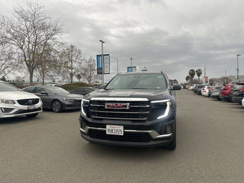 Used 2024 GMC Acadia Elevation image 1