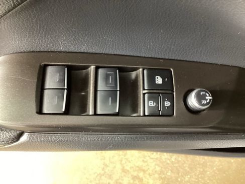 Used 2023 Toyota Camry XSE FWD image 17