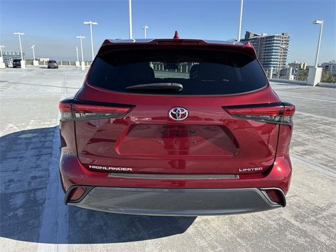 Used 2021 Toyota Highlander Limited image 25