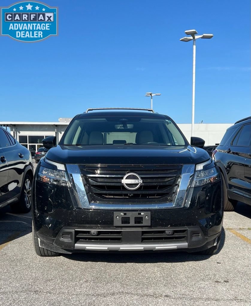 Used 2023 Nissan Pathfinder SL FWD image 2