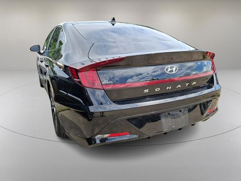 Used 2023 Hyundai Sonata Limited w/ Preferred Accessory Package FWD image 6